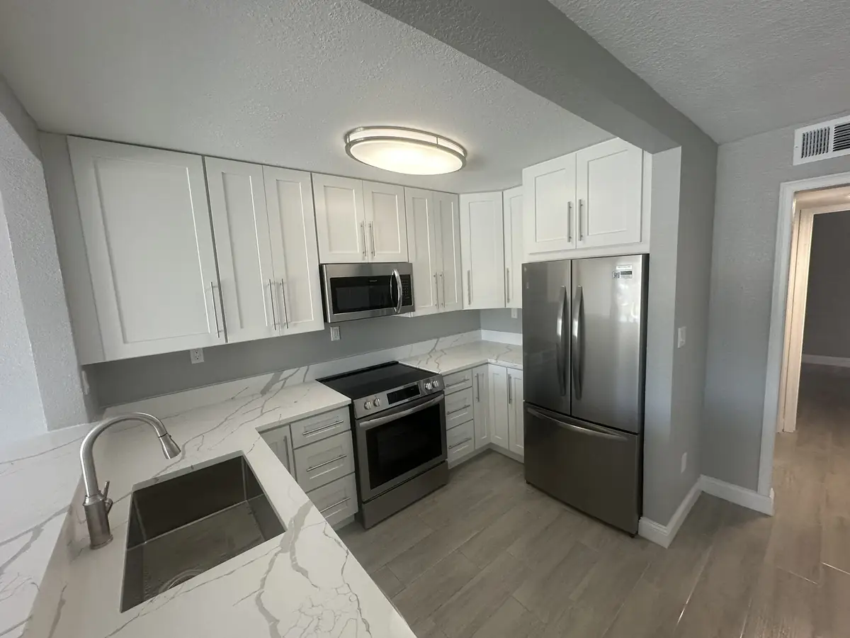 Kitchen remodel finished with quartz countertops